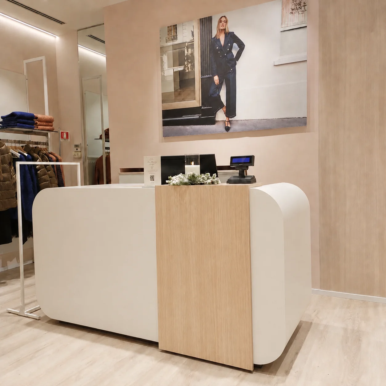 Banco reception prima del rivestimento