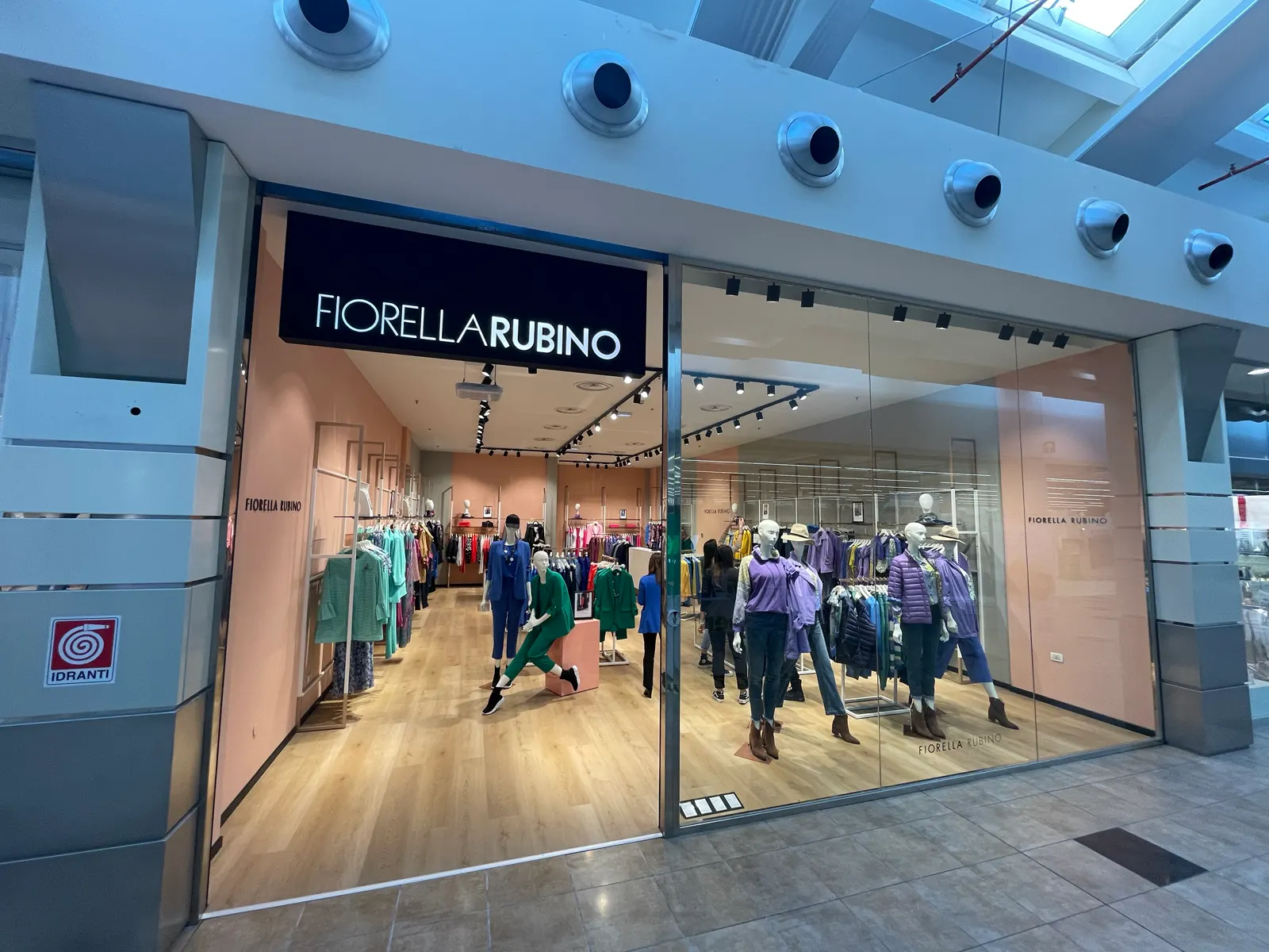 Fiorella Rubino, punto vendita di Brindisi: vista 3 dell'intervento Iconic Original