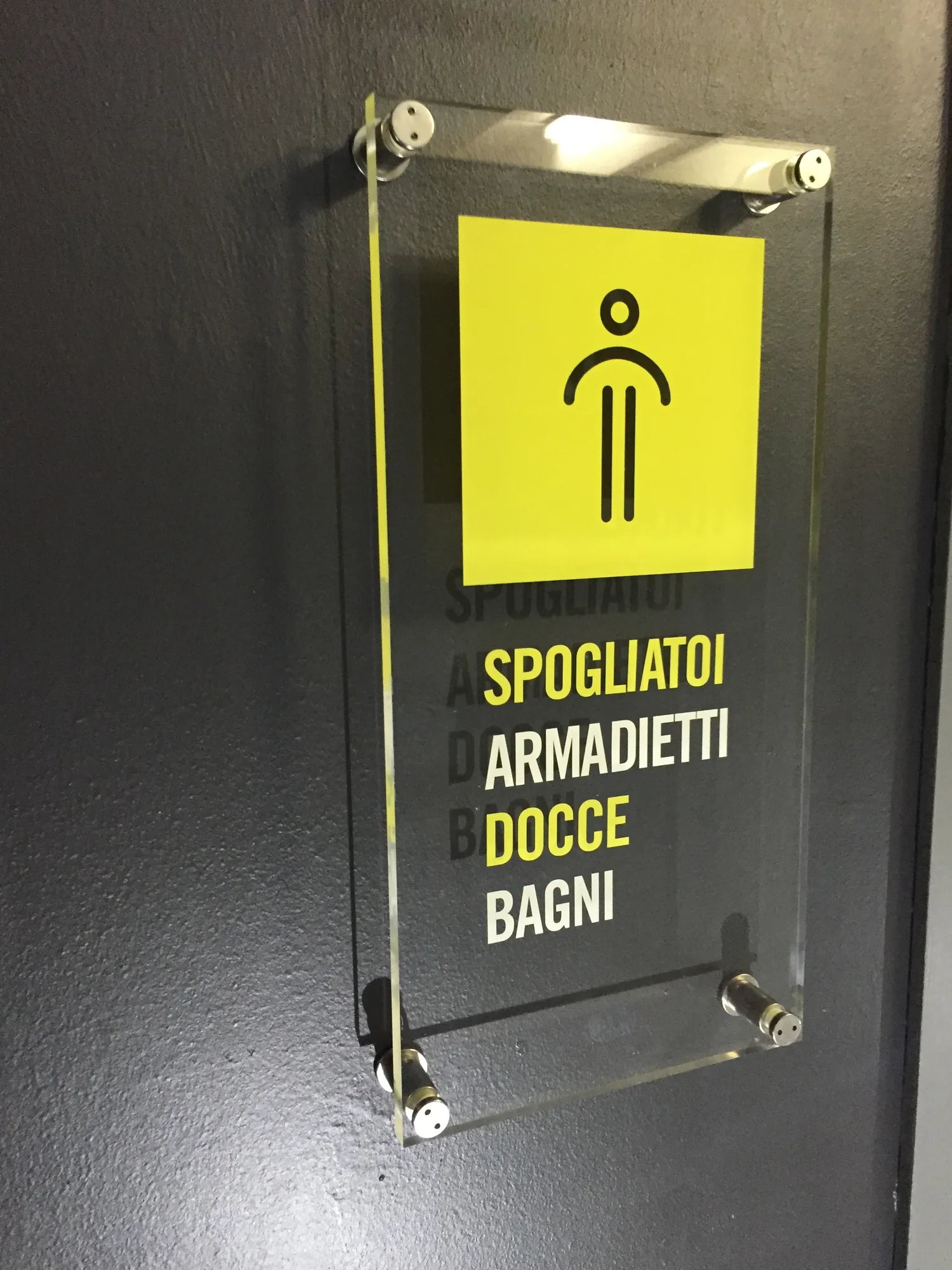 Targa in plexiglas per lo spogliatoio uomini con pittogramma giallo