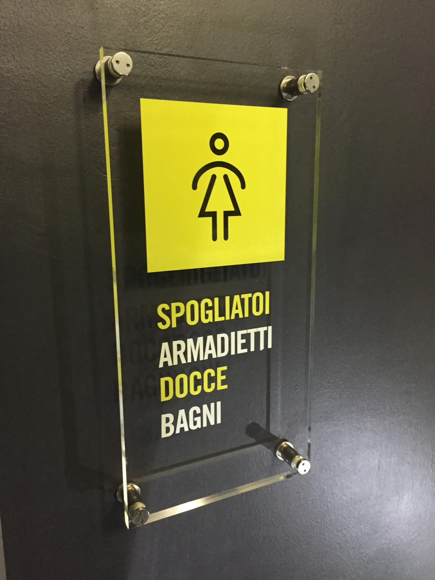 Targa in plexiglas per lo spogliatoio donne con pittogramma giallo
