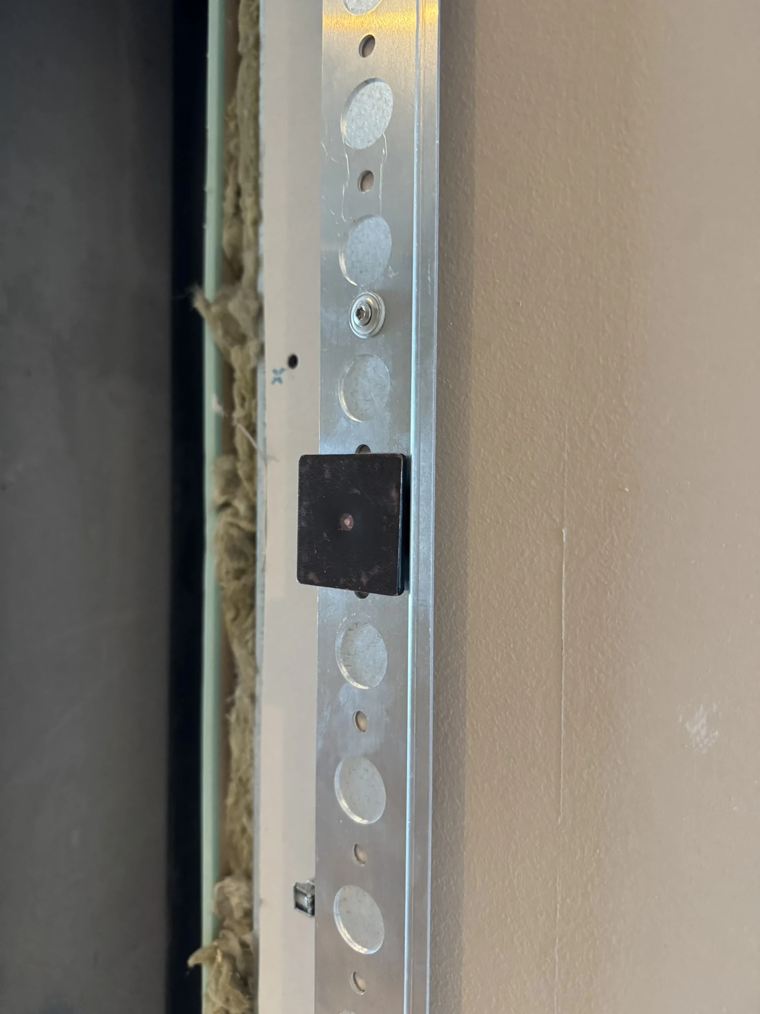 Detail of the fixing behind the IconicWall panel